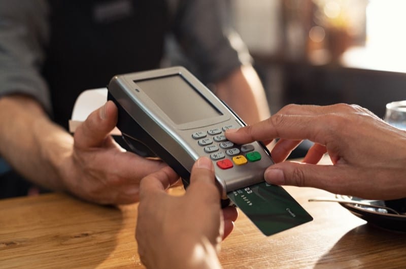 Cartões de débito com benefícios de recompensas