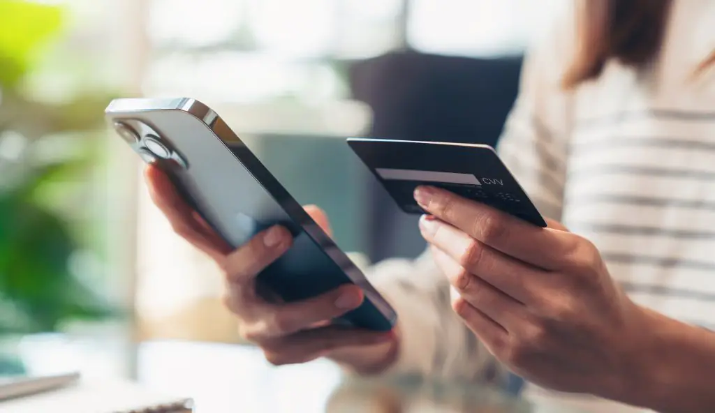 Cartões de Crédito com Benefícios em Transportes: Descontos em Uber, Táxi e Transporte Público